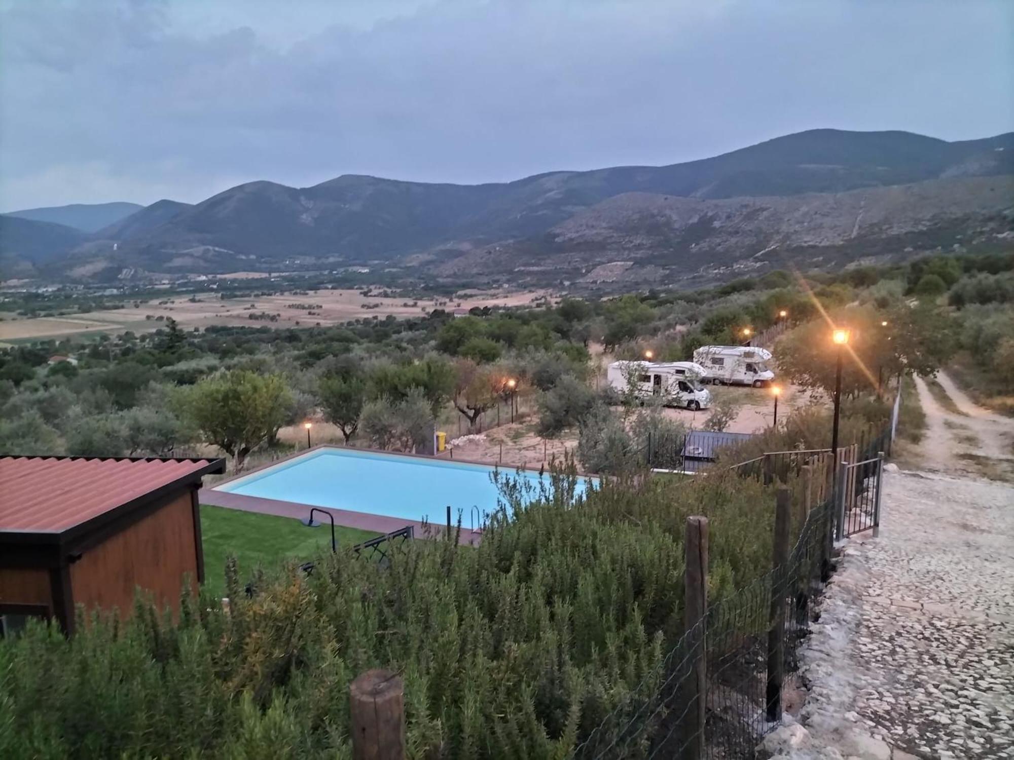 Hotel Al Casolare Ofena Exterior foto